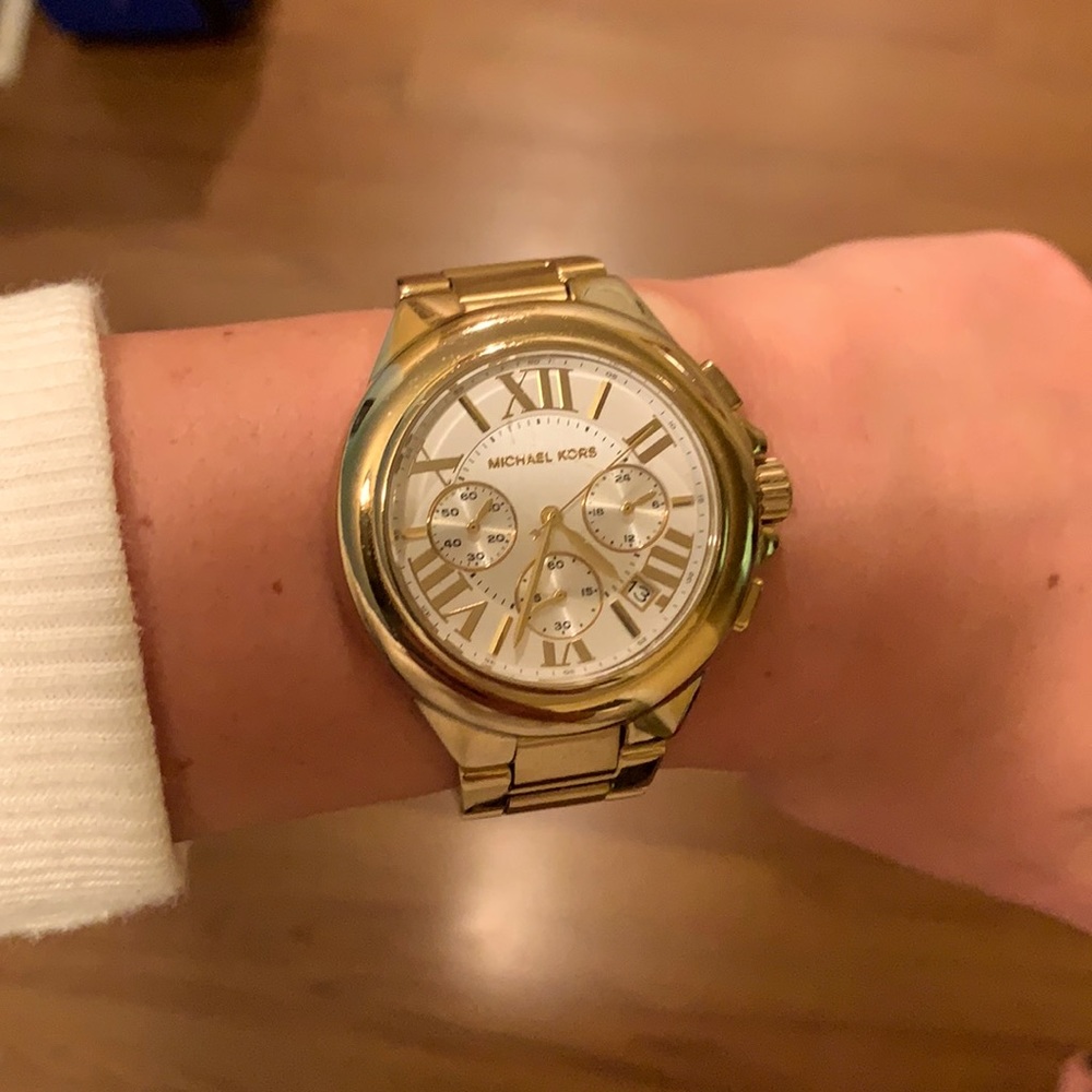 GOLD MICHAEL KORS WATCH W/ PEARL FACE